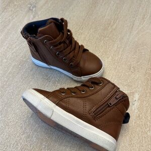 Toddler sneaker/boots